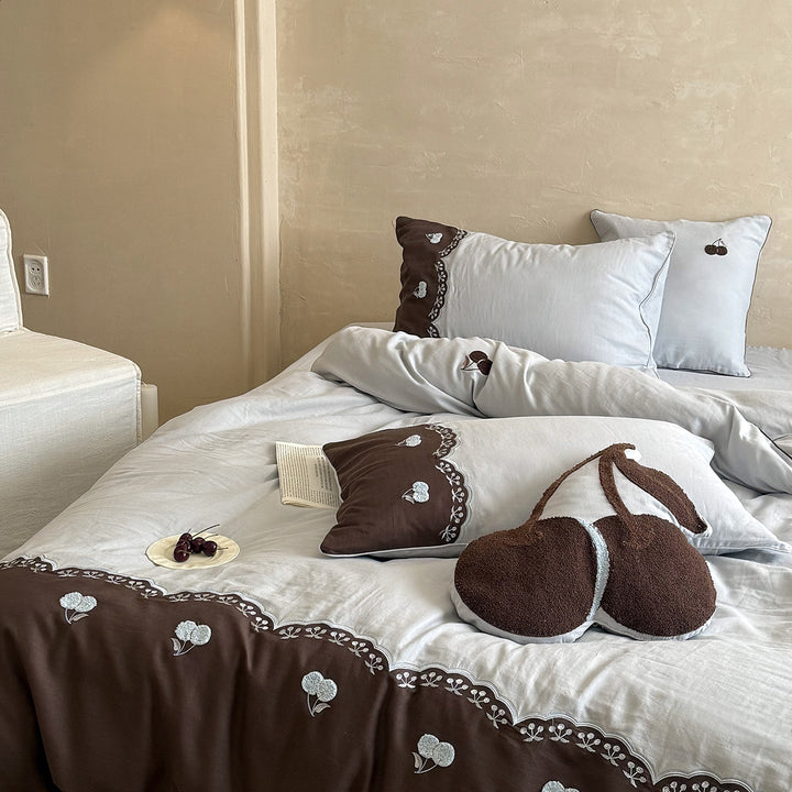 Bedding set made of cotton satin with embroidered cherry motif and decorative frill