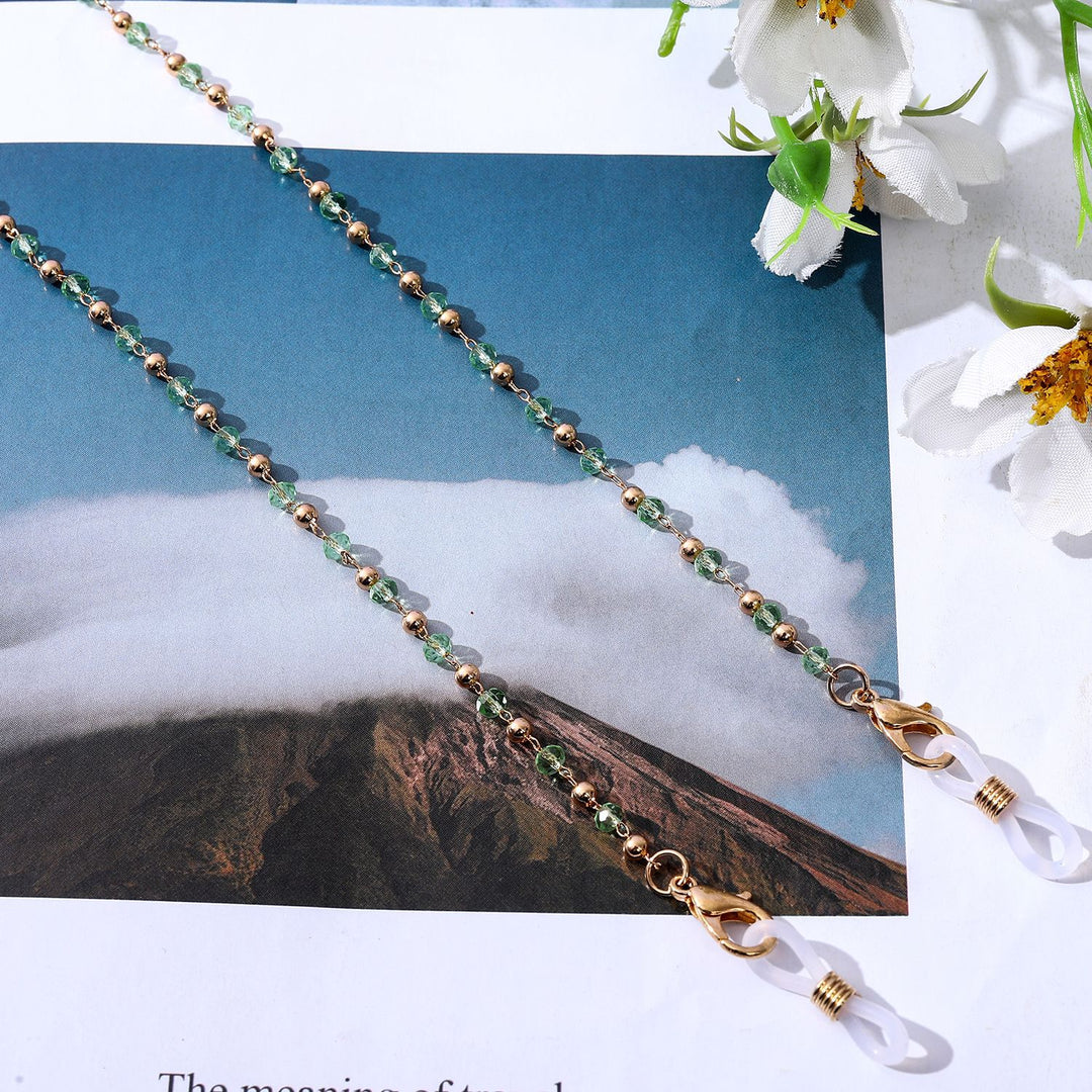 Jewelry necklace with elegant pearls and golden accents Stornfield