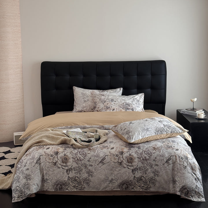 Bedding set with floral sketch look and reversible function