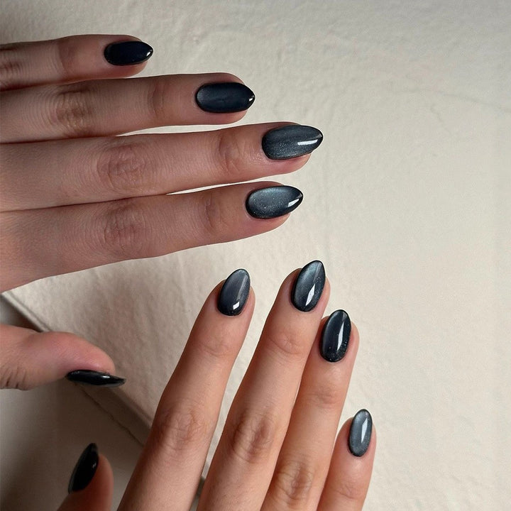 Artificial nails with polka dots Stornfield