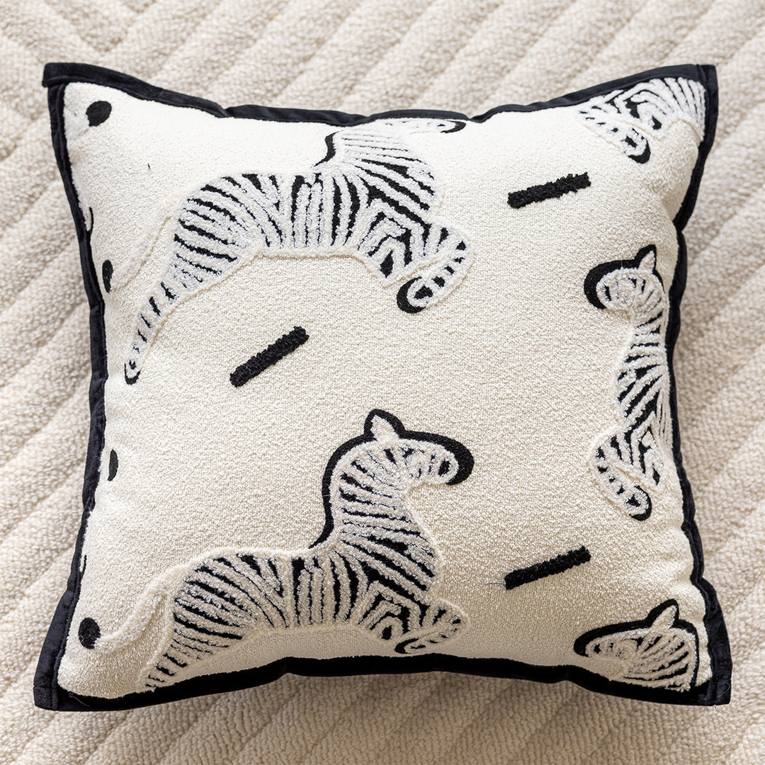 Luxurious cushion with panther design