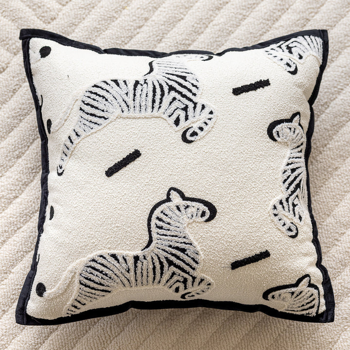 Luxurious cushion with panther design