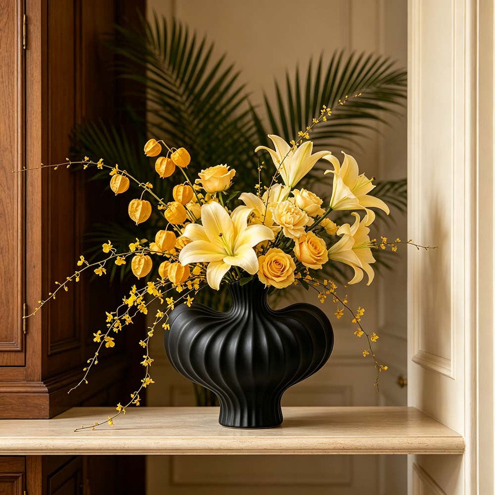 Sculptural Decorative Centerpiece Vase Stornfeild