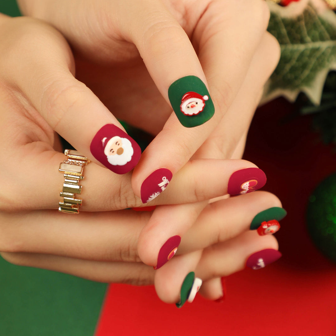 Christmas nail art with festive design Stornfield