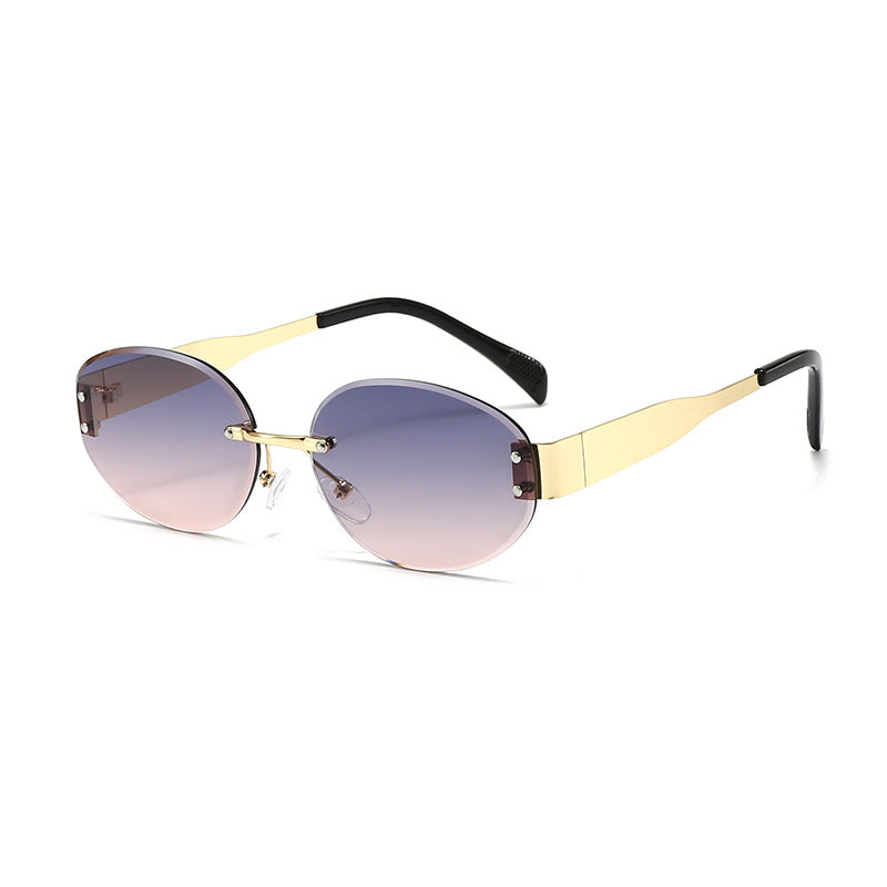 Retro-Inspired Oval Frame Sunglasses