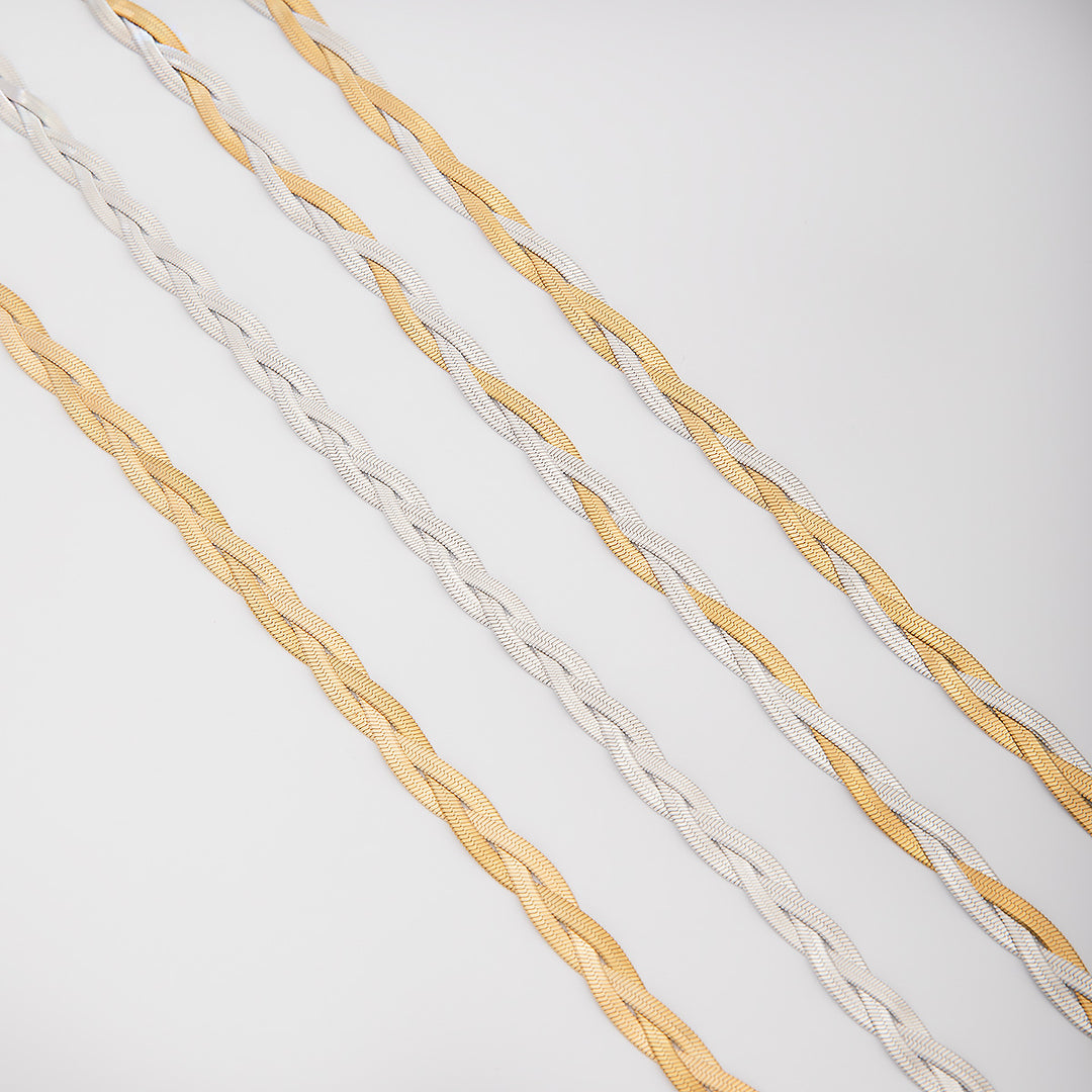 Elegant Textured Wire Bracelet Stornfield