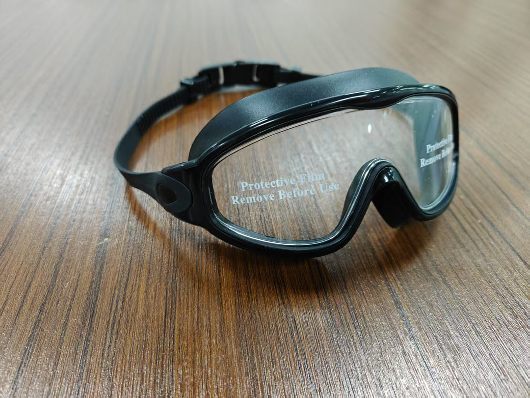 Swimming mask with adjustable comfort and clear field of vision Stornfield