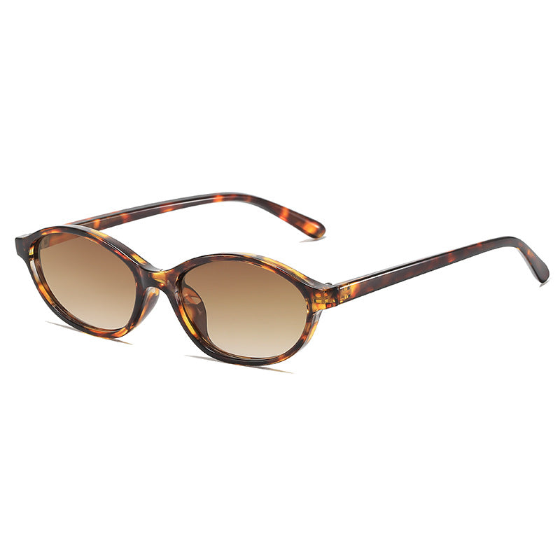 Elegant Vintage-Inspired Oval Sunglasses Stornfield