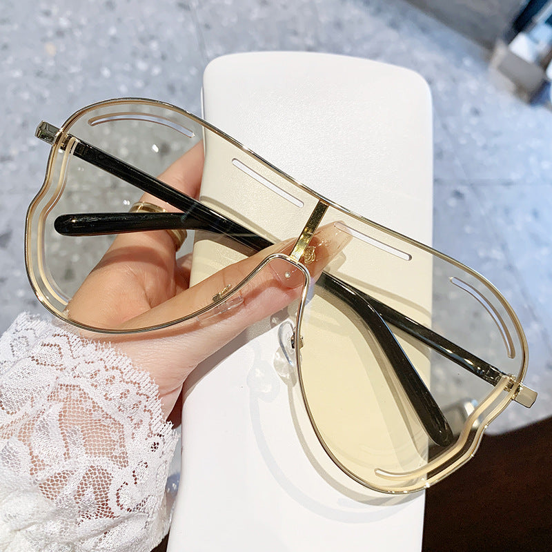 Women’s Sporty Oversized Sunglasses in Unique Design Stornfield