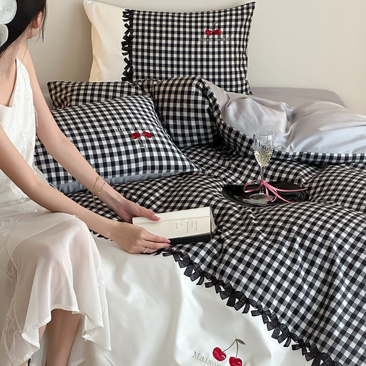 Vichy-check bed set made of fine cotton satin with decorative trim