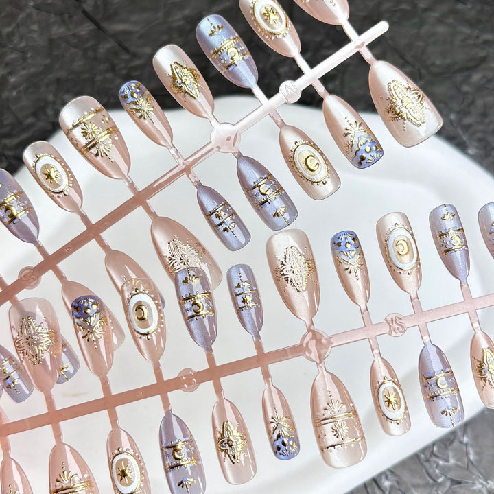 Decorative Press-On Nail Art Set with Intricate Patterns