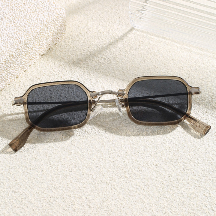 Fashionable Oversized Sunglasses in Modern Design Stornfield