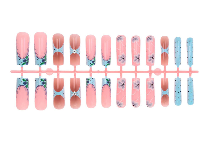 Artificial nail set with floral designs Stornfield