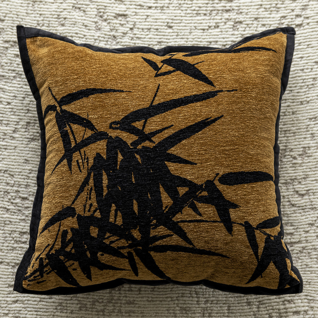 Luxurious cushion with panther design