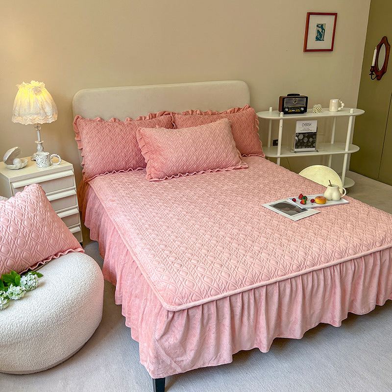 Textured Ruffled Bedspread