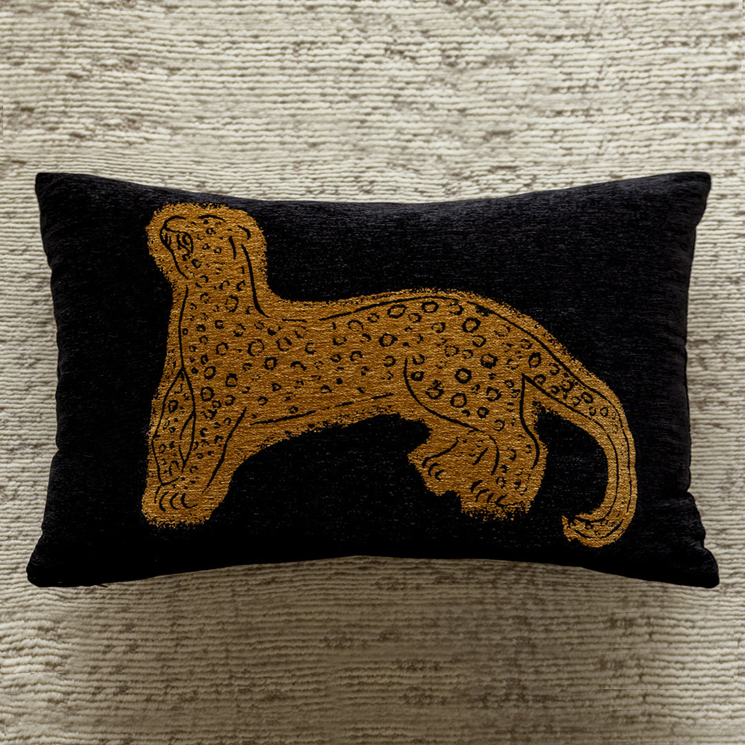 Luxurious cushion with panther design
