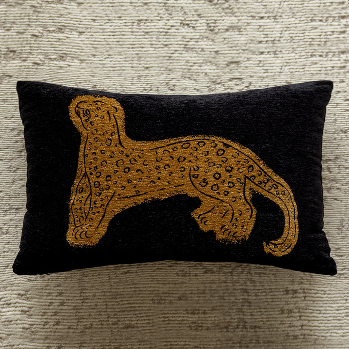 Luxurious cushion with panther design