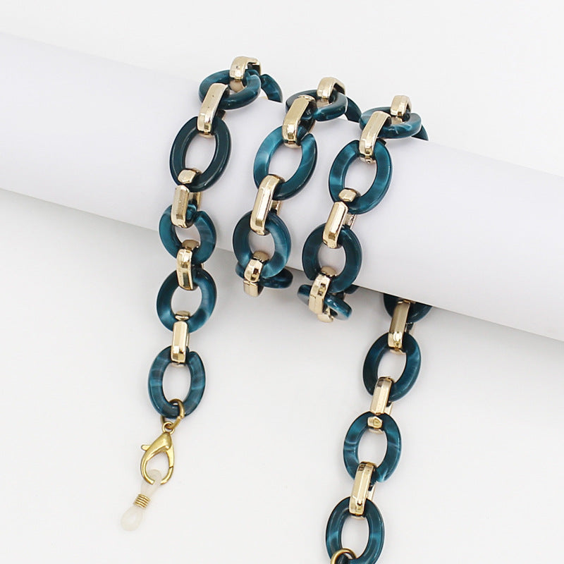 Elegant Chain Eyewear Holder Stornfield