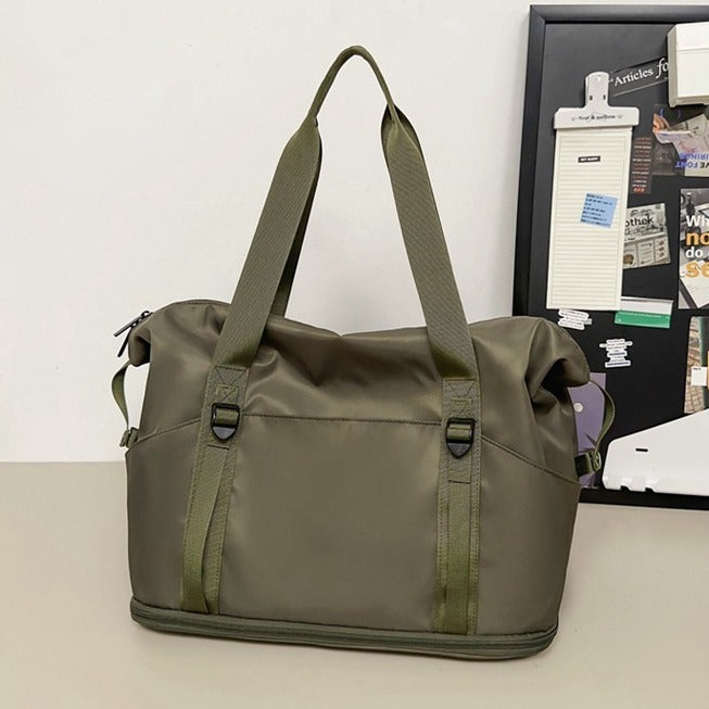 Spacious sports and travel bag with water-repellent material Stornfield