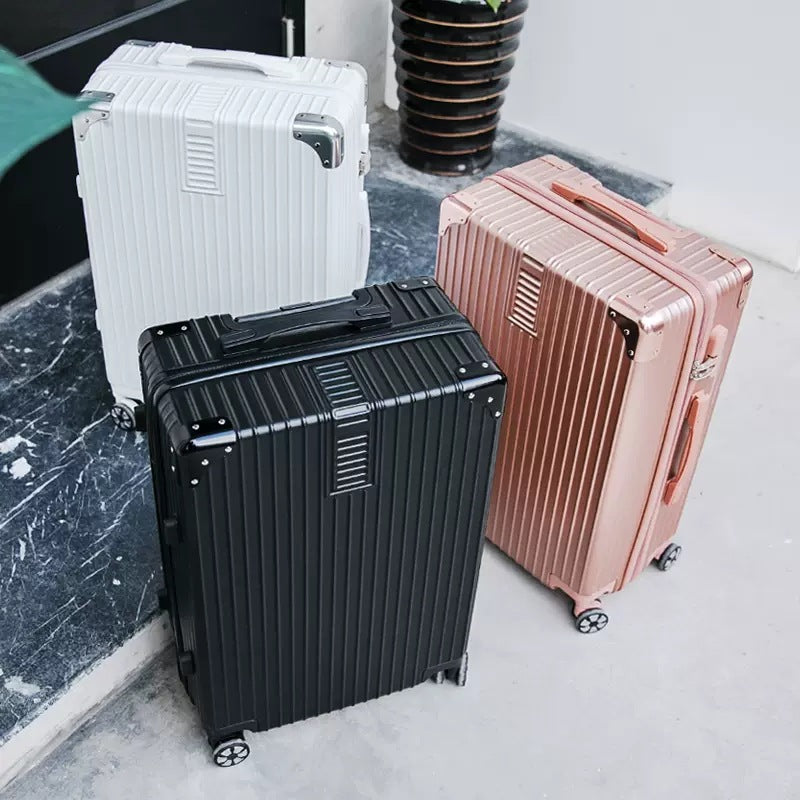Premium Hard-Shell Spinner Suitcase Stornfield