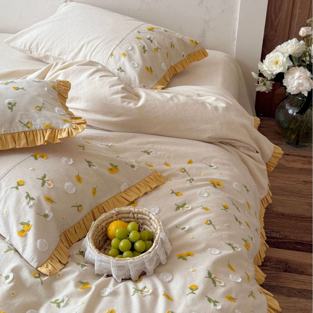 Cotton-linen duvet cover set with floral embroidery structure and decorative ruffle