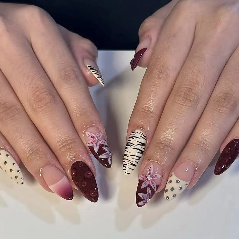 Artificial nail set with floral and animal designs Stornfield