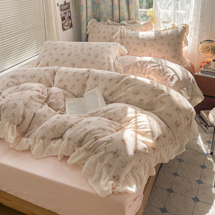 Floral Ruffled Plush Comforter Set