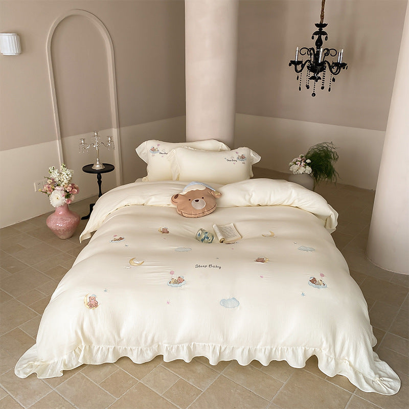 Bedding set in baby motif made of soft cotton blend with ruffle trim
