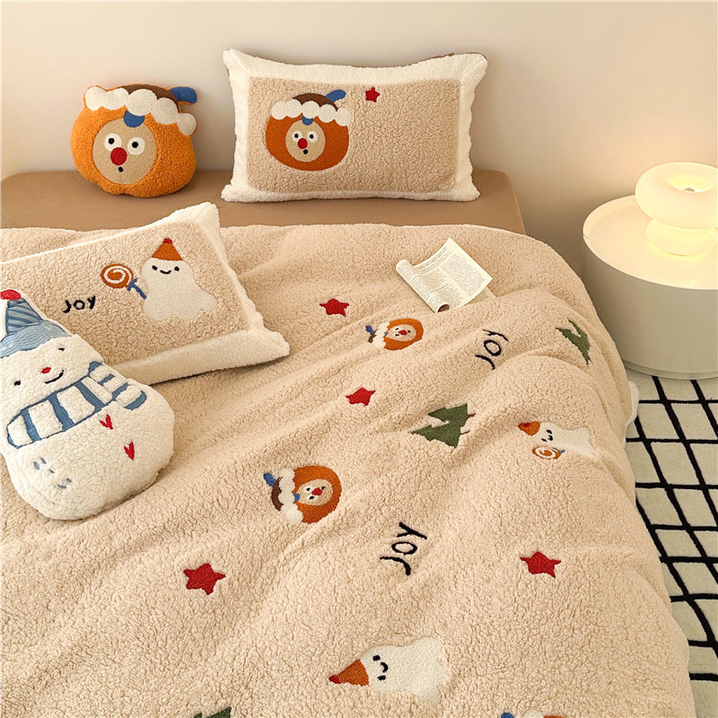 Patterned Sherpa bedding set with quilted cozy blanket and motif pillow