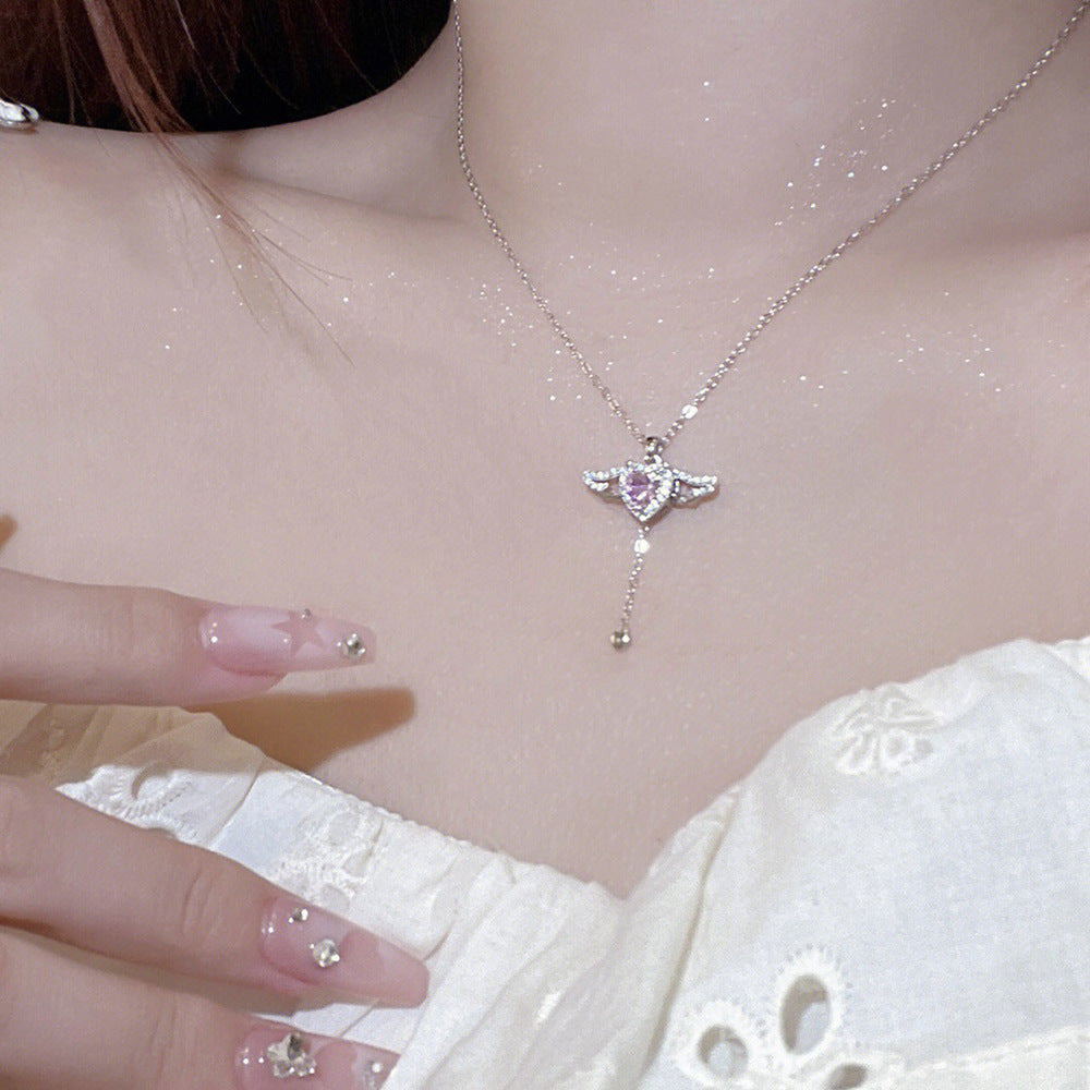 Playful angel neck chain with heart and wings Stornfield