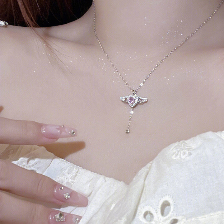Playful angel neck chain with heart and wings Stornfield