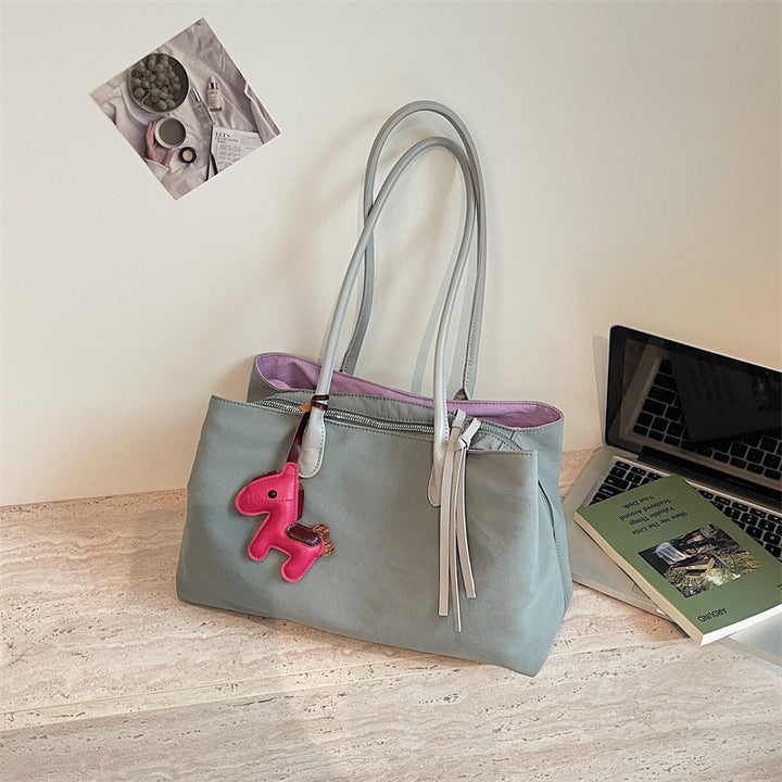 Elegant Tote Bag with Zipper and Practical Interior Pockets Stornfield