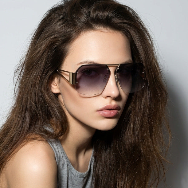 Women oversized sunglasses with distinctive frame and gentle gradient Stornfield