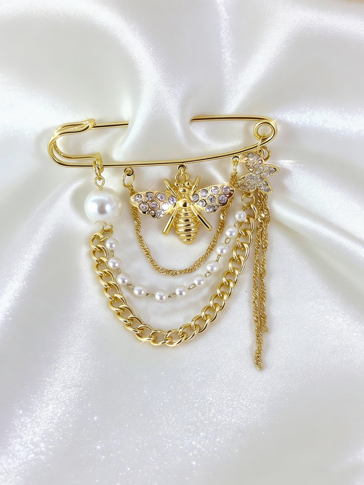 Elegant safety pin with pearls and crystals Stornfield