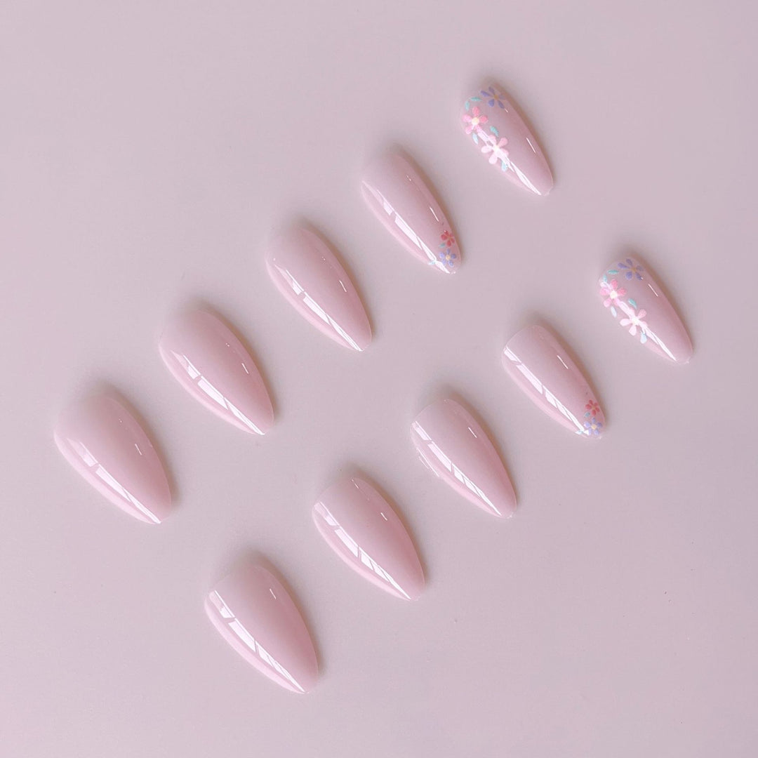 Artificial nail set with delicate floral pattern and glossy finish Stornfield