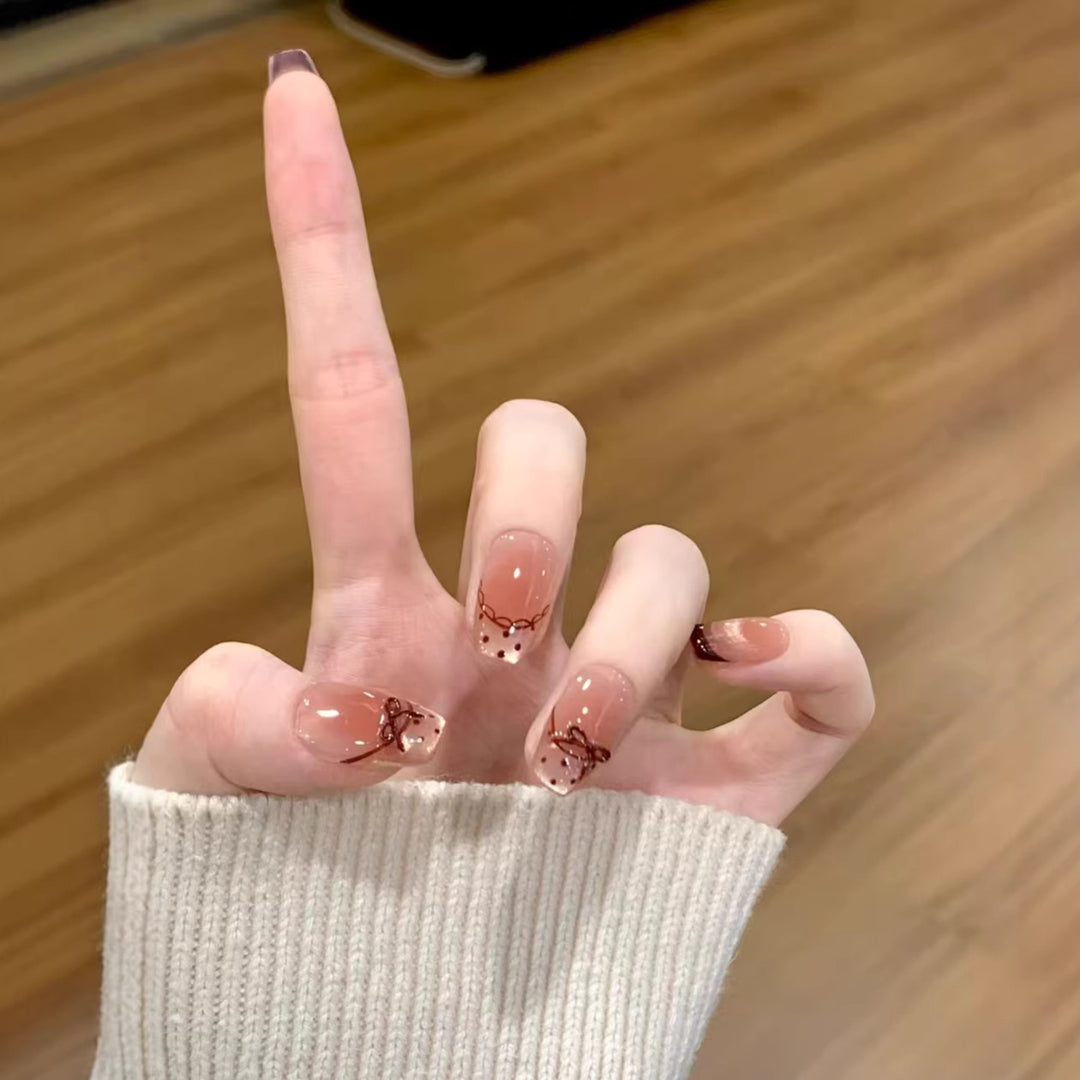 Artificial Nails in Elegant Minimalist Design Stornfield