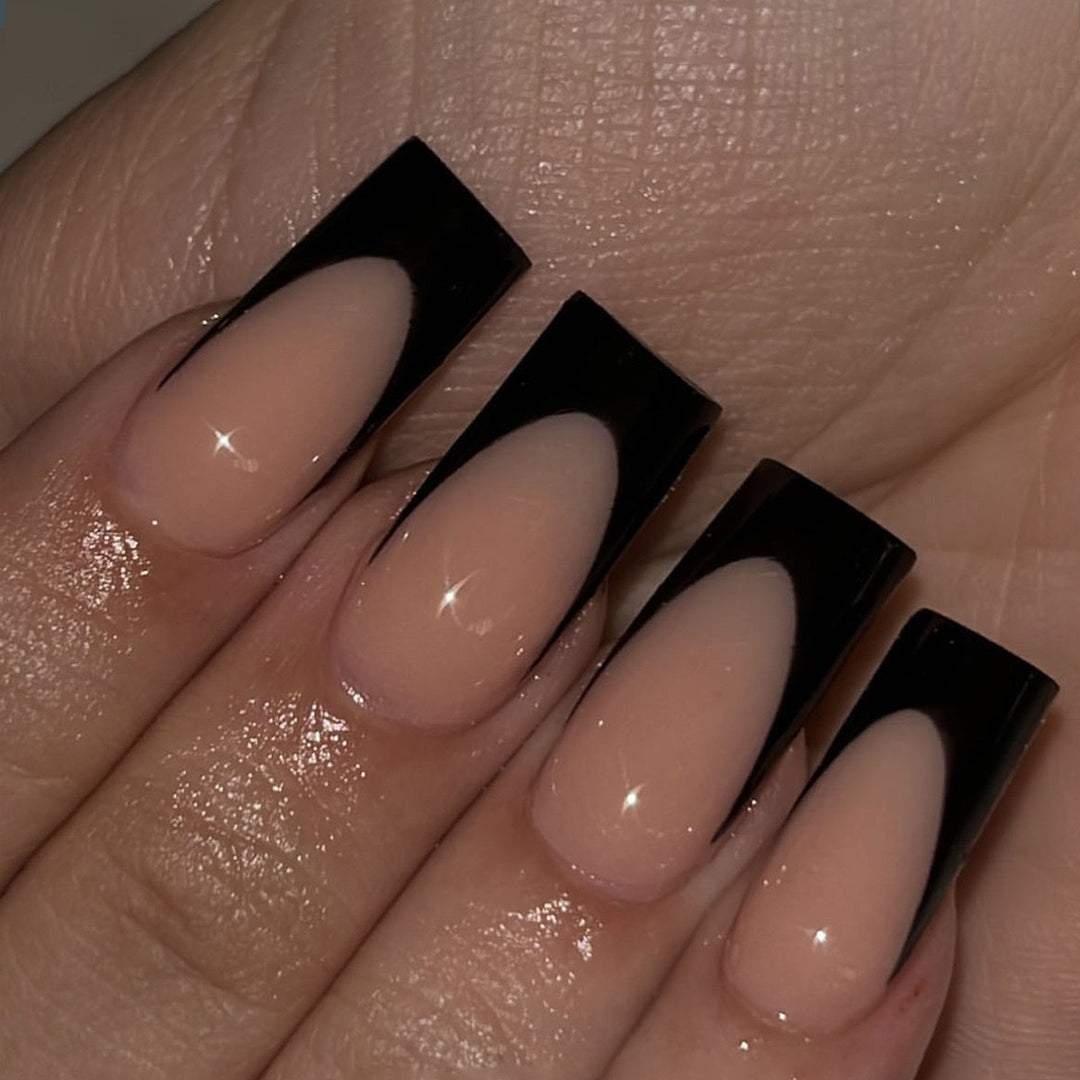 Artificial nail tips with modern design and stylish accents Stornfield