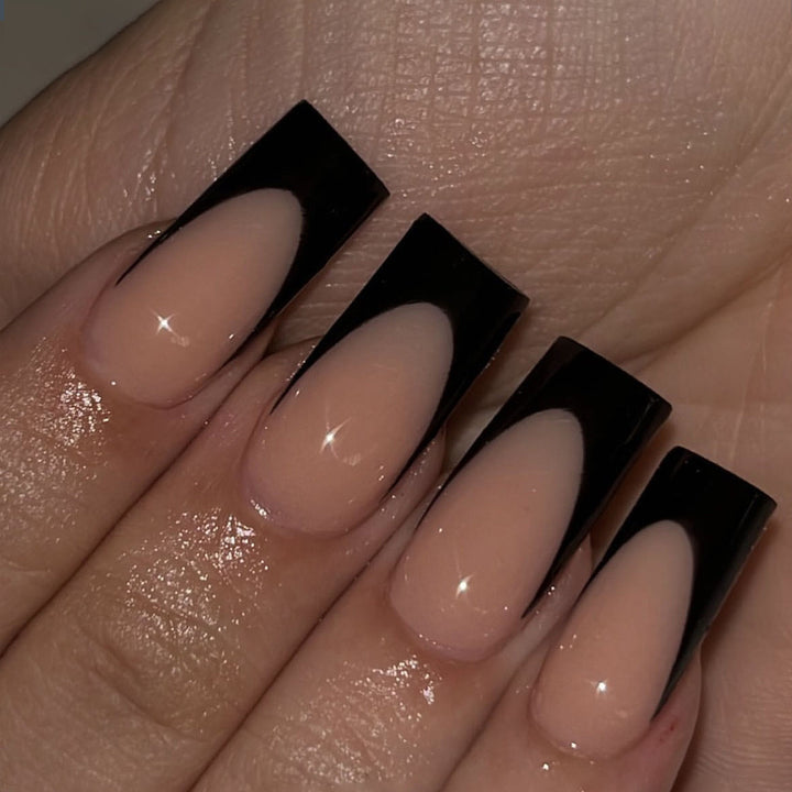 Artificial nail tips with modern design and stylish accents Stornfield
