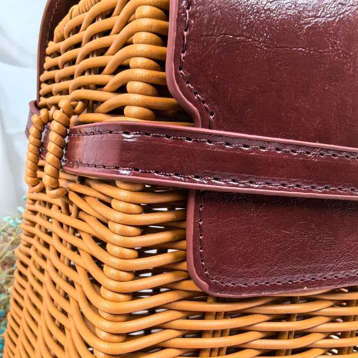 Ladies elegant woven handbag with wooden lid Stornfield