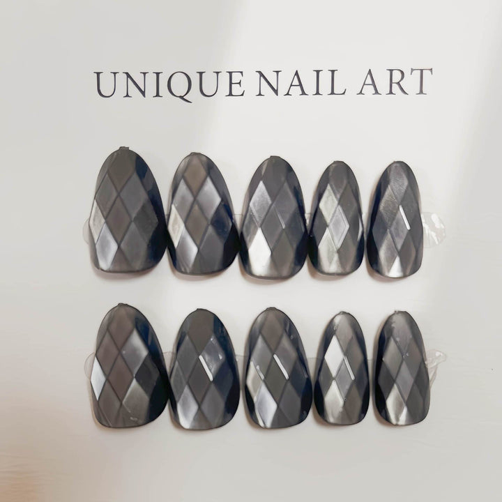 Artistic Diamond-Pattern Press-On Nails Stornfield