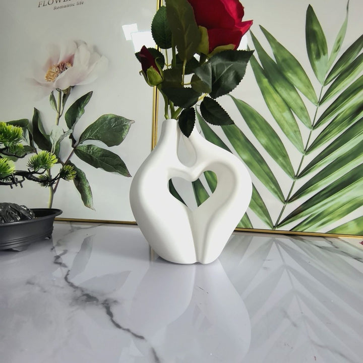 Heart-Shaped Decorative Sculpture Stornfeild