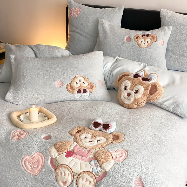 Cozy bedding set with appliquéd plush teddy bears and sherpa surface
