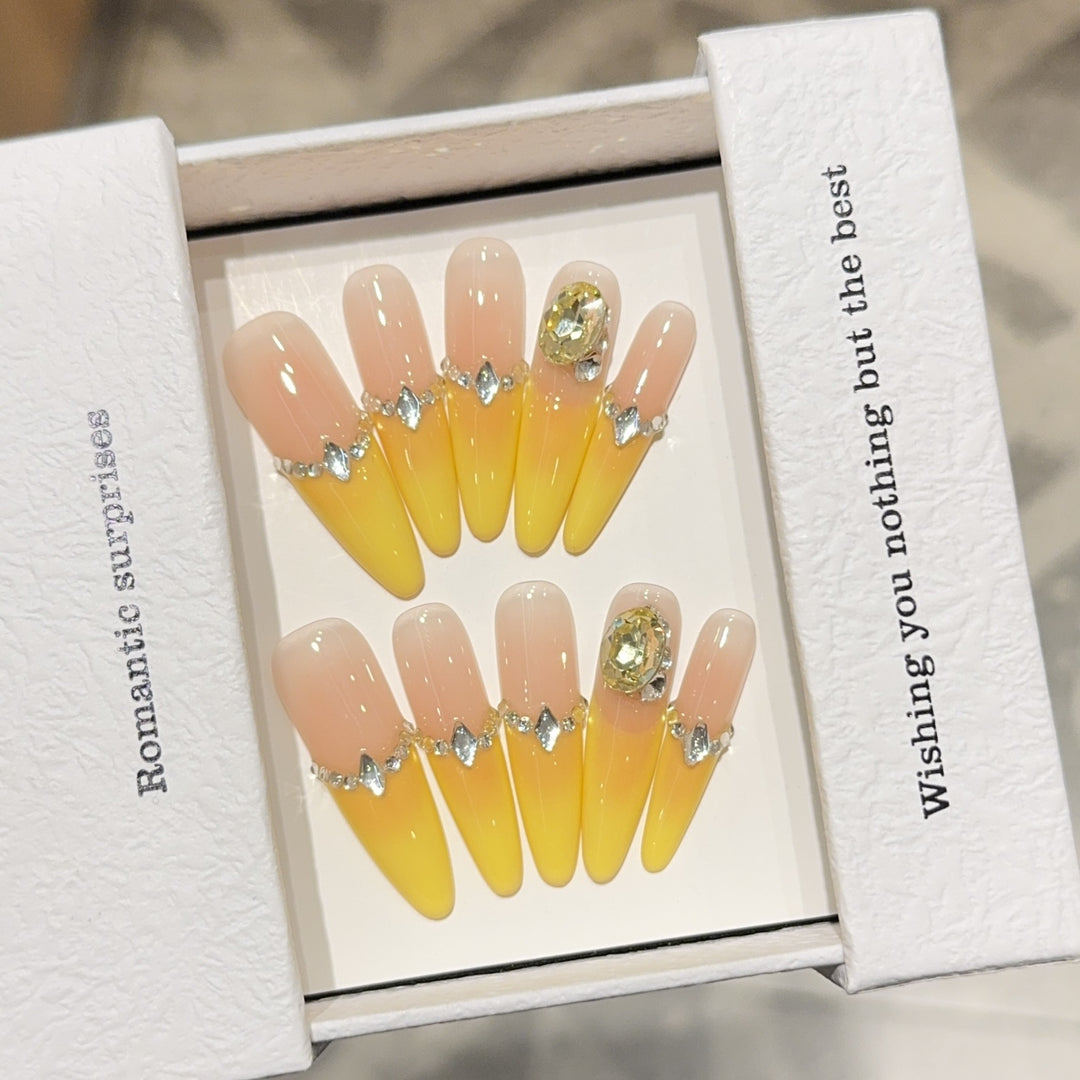 Artificial nails with luxurious glitter and gradient color Stornfield