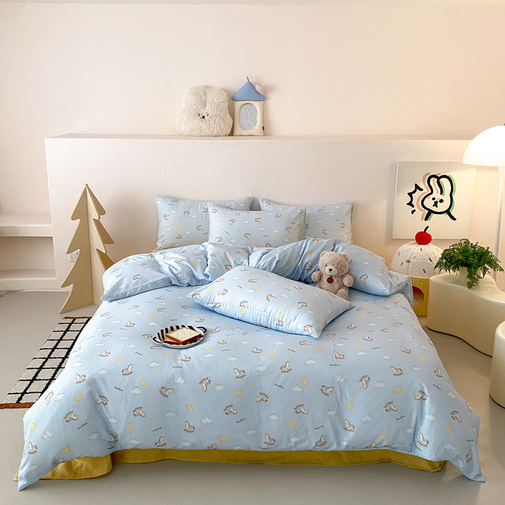 Child-friendly cotton satin bedding set with cute bear and heart print