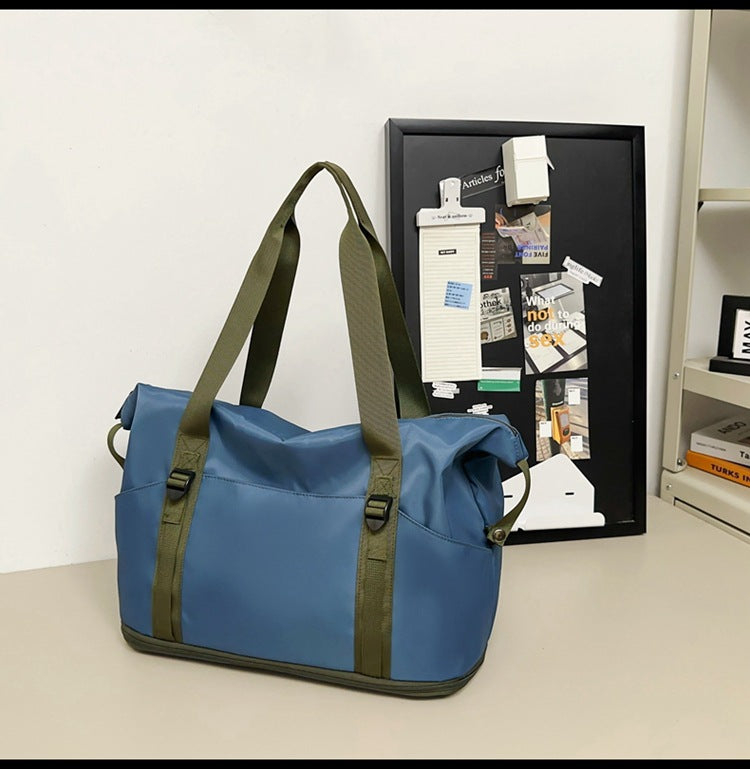 Spacious sports and travel bag with water-repellent material Stornfield