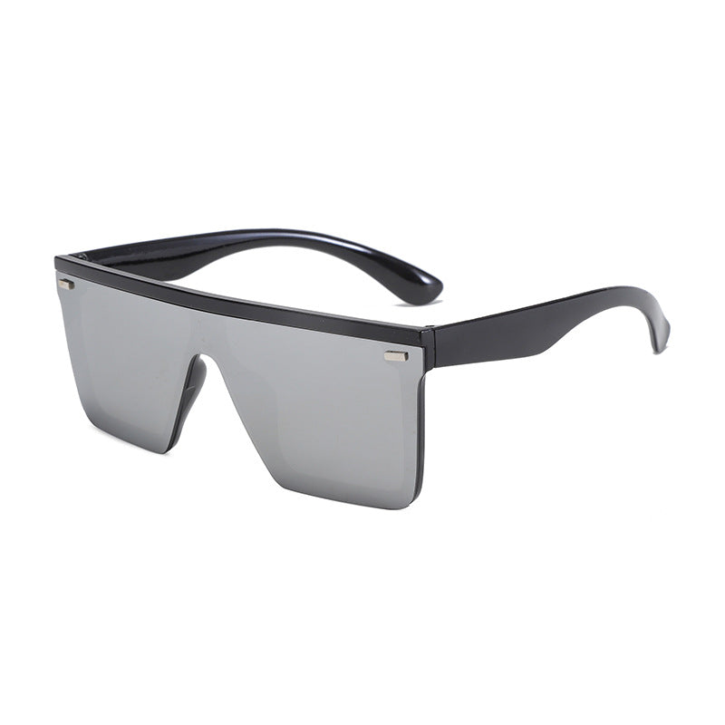 Women's Sporty Oversized Sunglasses with Modern Frame Stornfield
