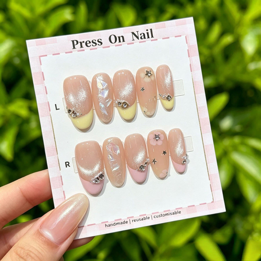 Decorative Press-On Nail Art Set with Glamorous Accents