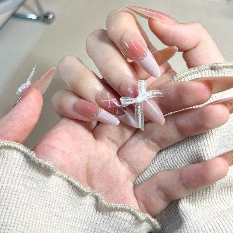 Artificial nails with elegant playful design