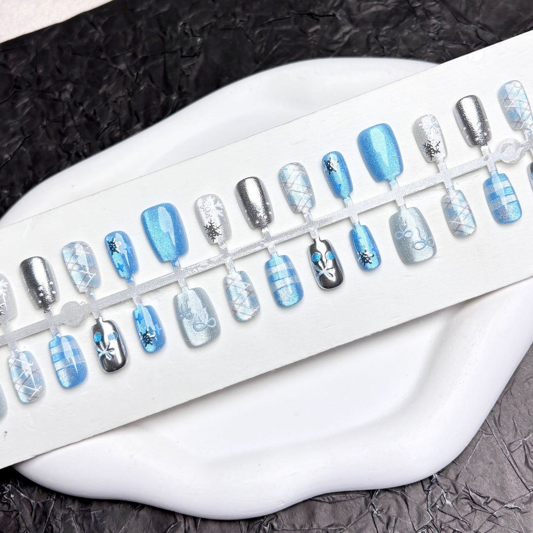 Glittering Winter-Themed Press-On Nail Art Set