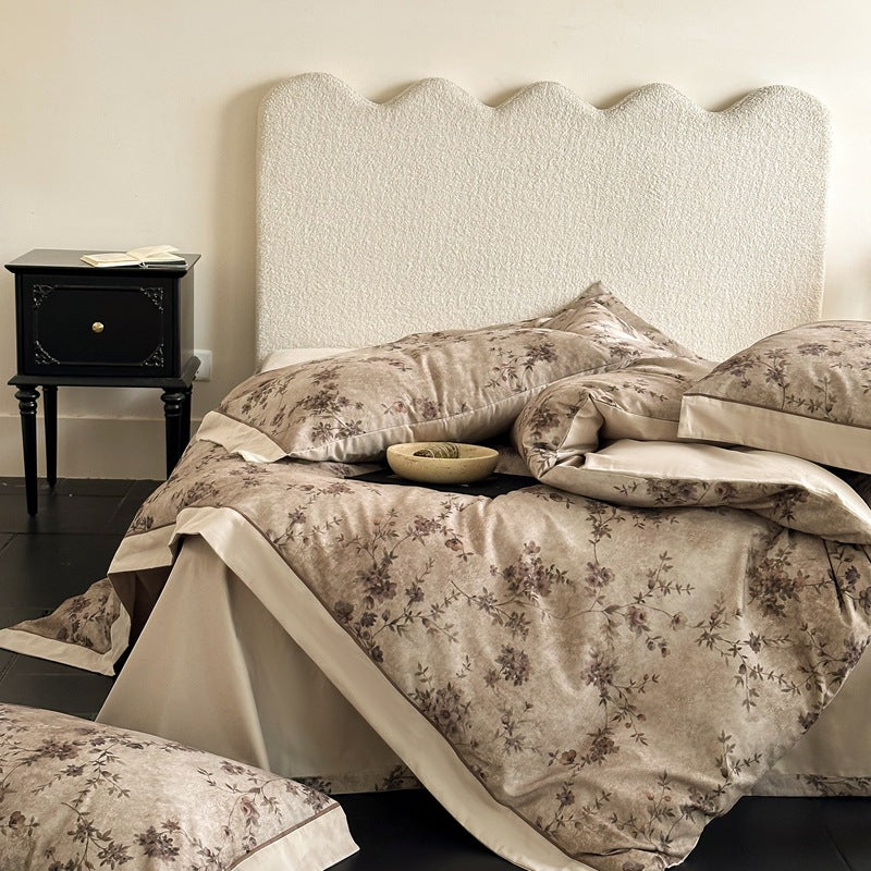 Satin bedding set with floral watercolor pattern and fine hem